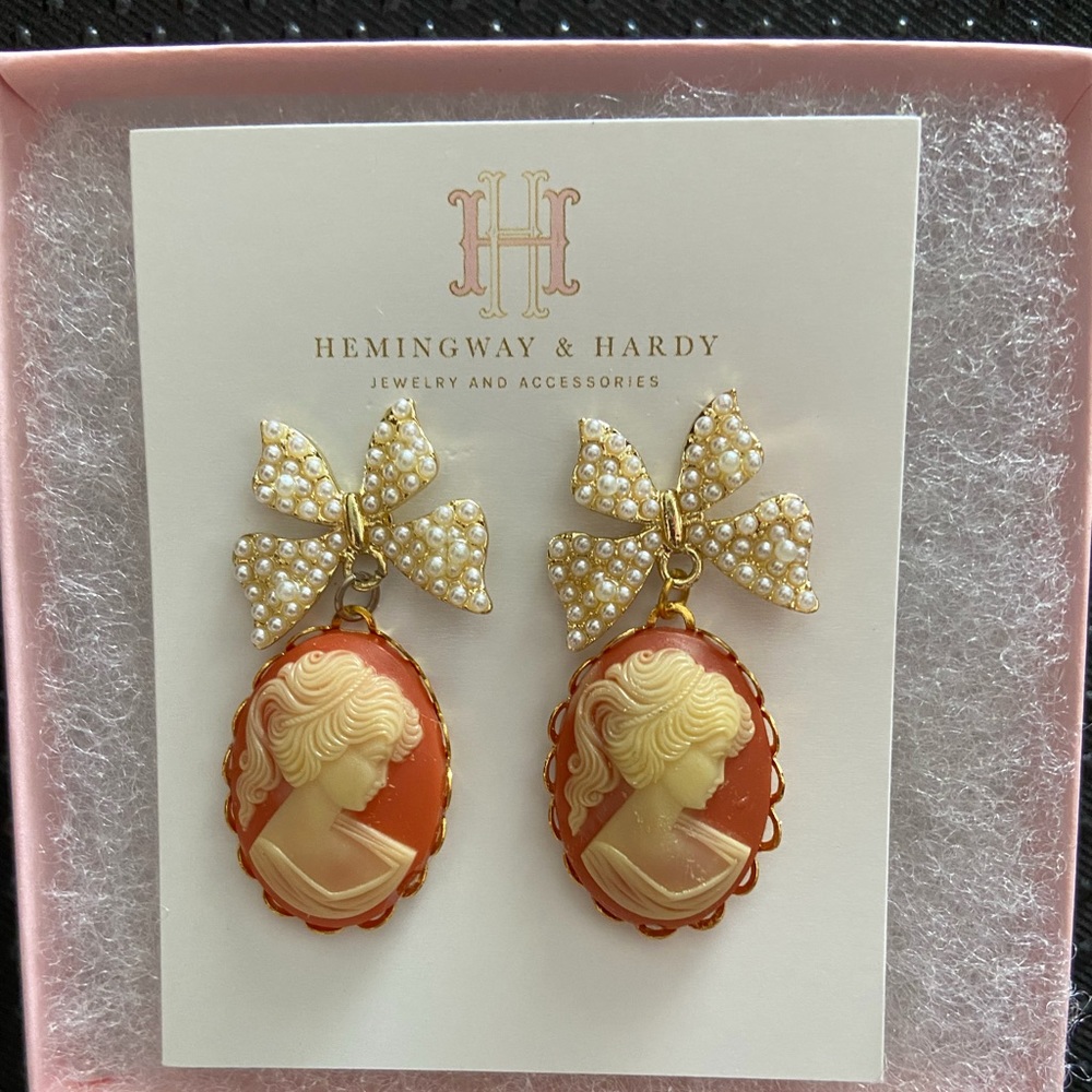 Claudette Medium Cameo Earrings